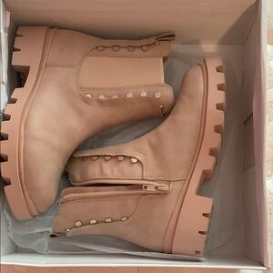 Dolce Vita Tan Combat Boots Rugged Sole Ankle-High